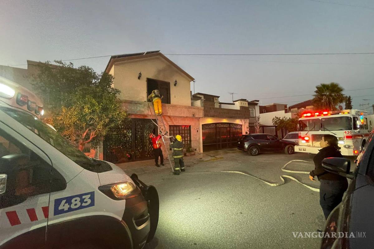 Deja veladoras encendidas y se le quema la casa, en Ramos Arizpe