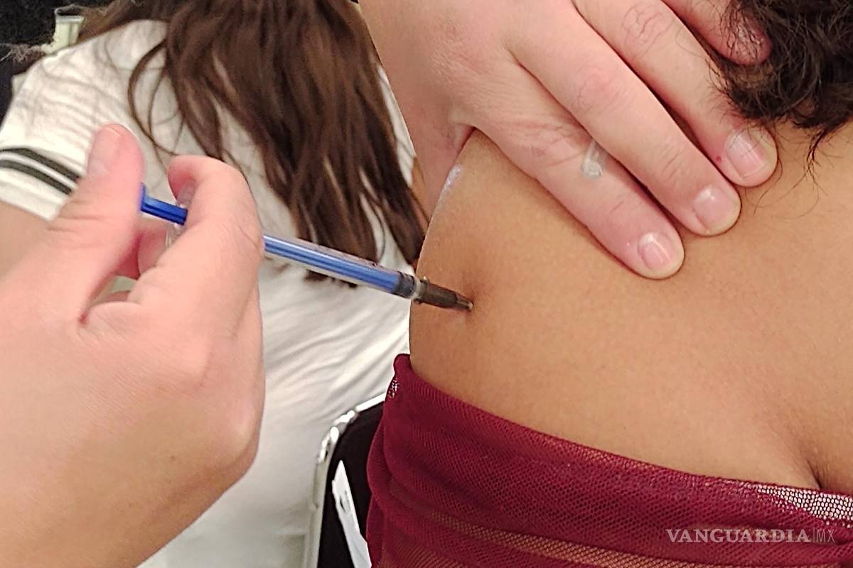 Destinan más de 20 mil vacunas Pfizer para menores de 14 años y rezagados de 17 años para sureste de Coahuila