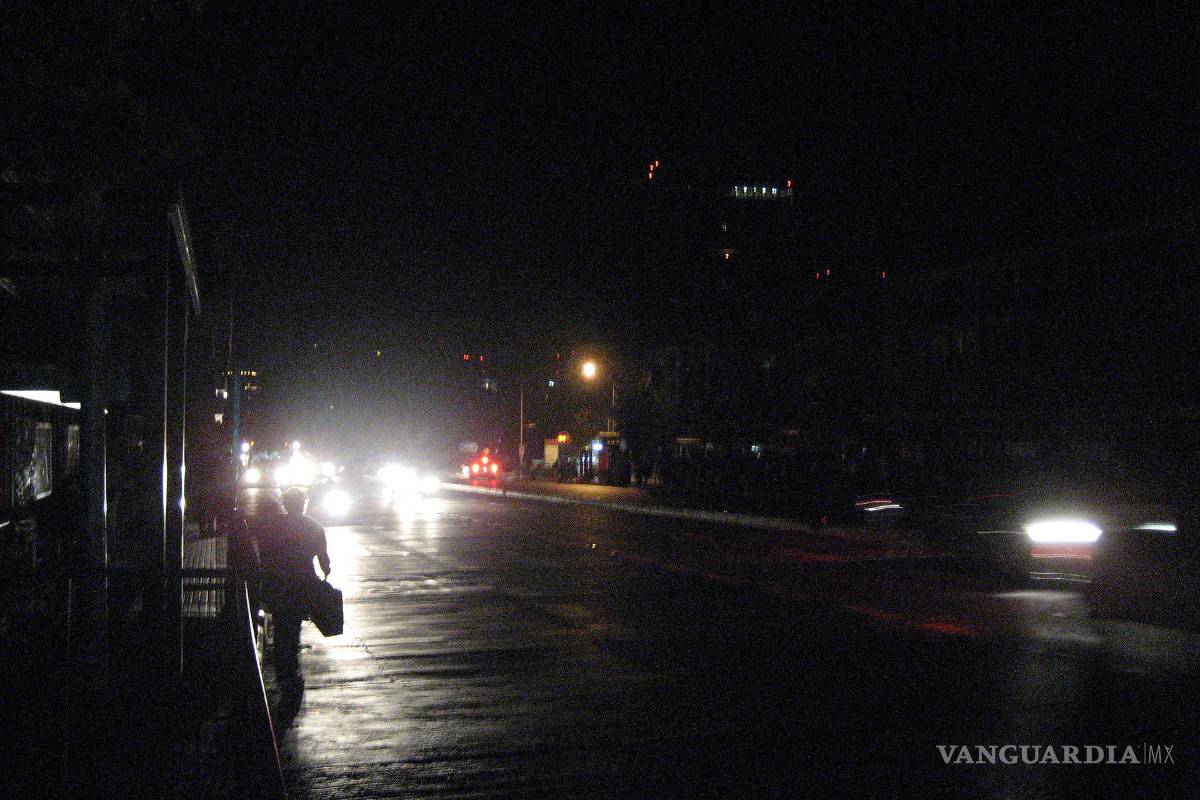 ‘Oscurecen’ errores alumbrados públicos en Saltillo, Torreón y Monclova