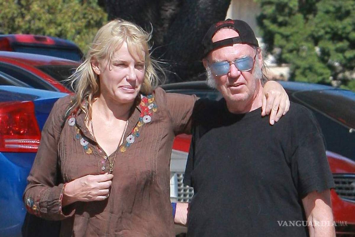 Neil Young y Daryl Hannah se casan en secreto en California