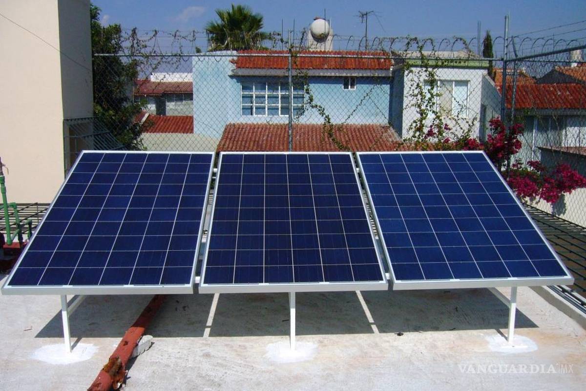 Reforma eléctrica de AMLO afectaría a usuarios con paneles solares