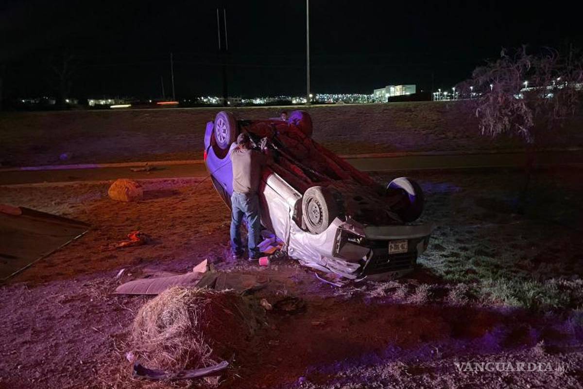 $!Aunque el auto quedó deshecho, el conductor solo resintió ligeras lesiones.