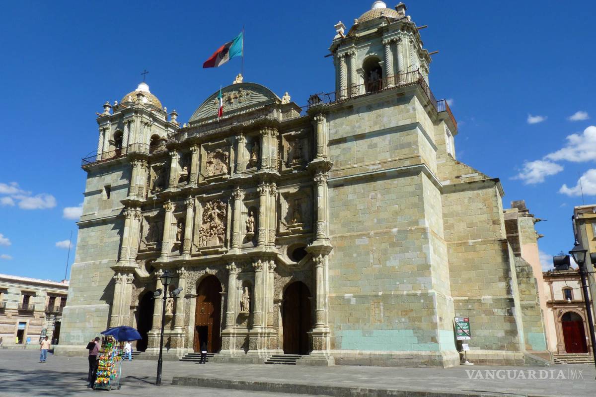 Detienen a sacerdote encargado de la Catedral de Oaxaca por violar a joven
