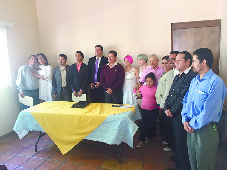 Se casan siete parejas gays en Saltillo