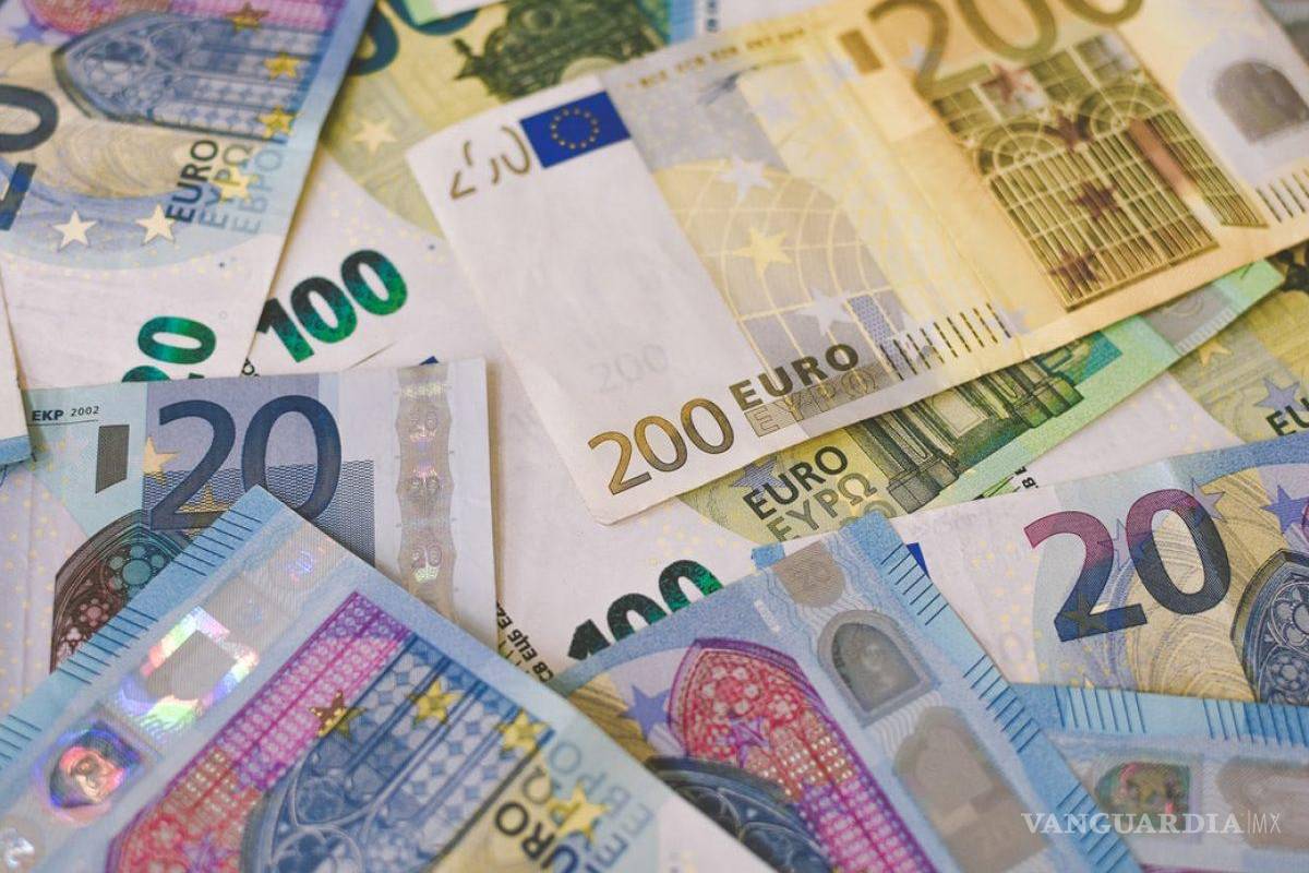 El euro cae a mínimo en 20 años; muchas monedas sufren la presión