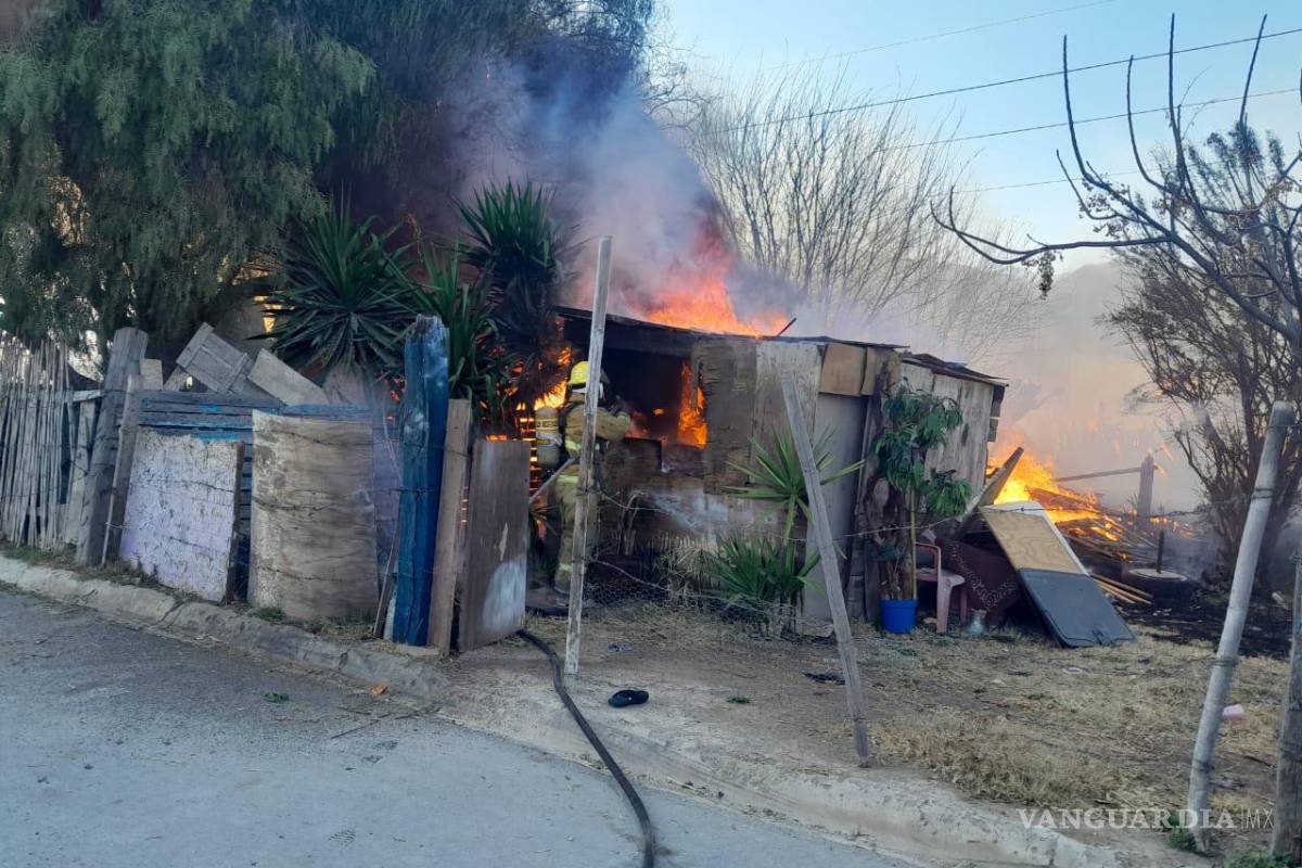 Quema de basura se sale de control y consume tejabanes en Ramos Arizpe