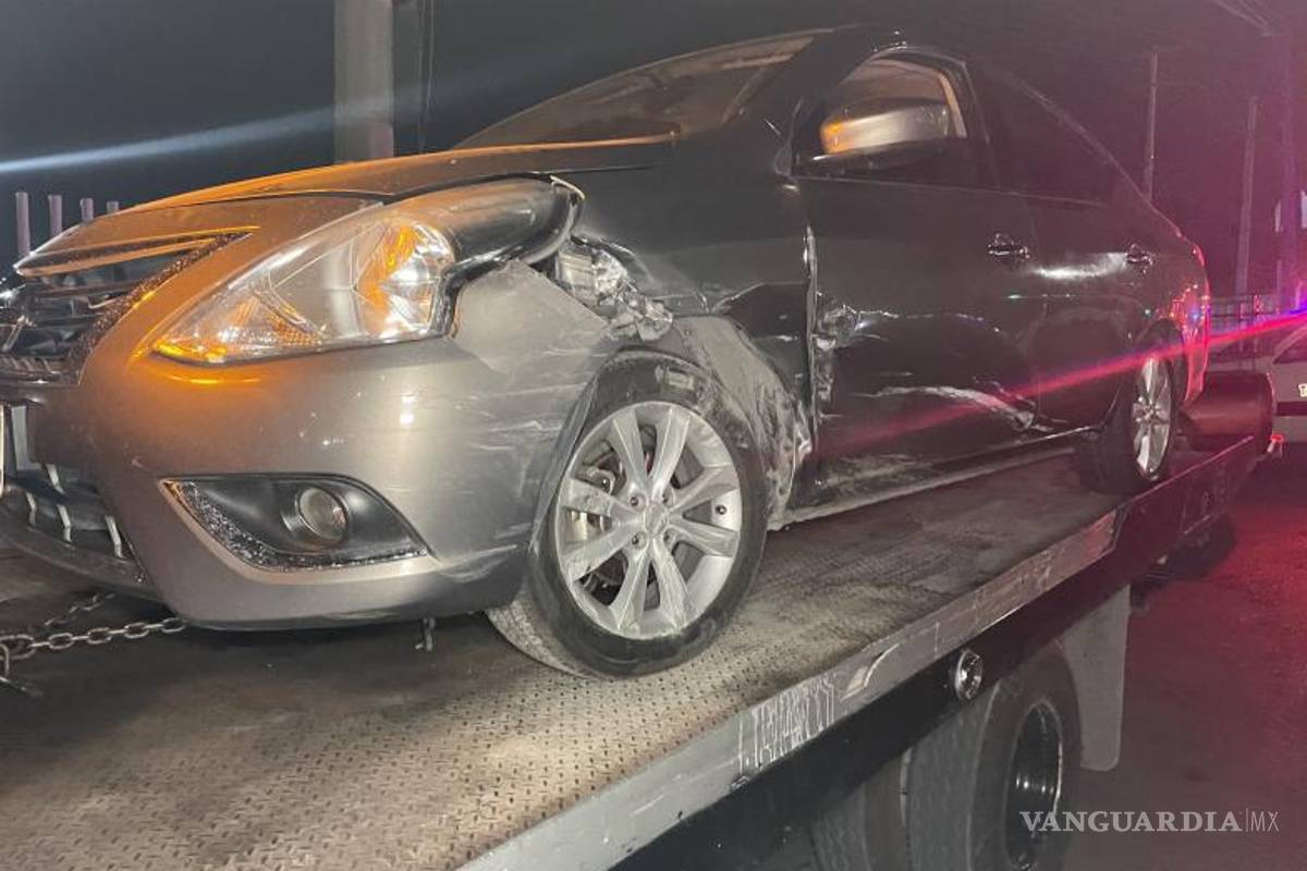 $!Las autoridades y cuerpos de emergencia arribaron al sitio para tomar conocimiento de los hechos y valorar a los tripulantes.