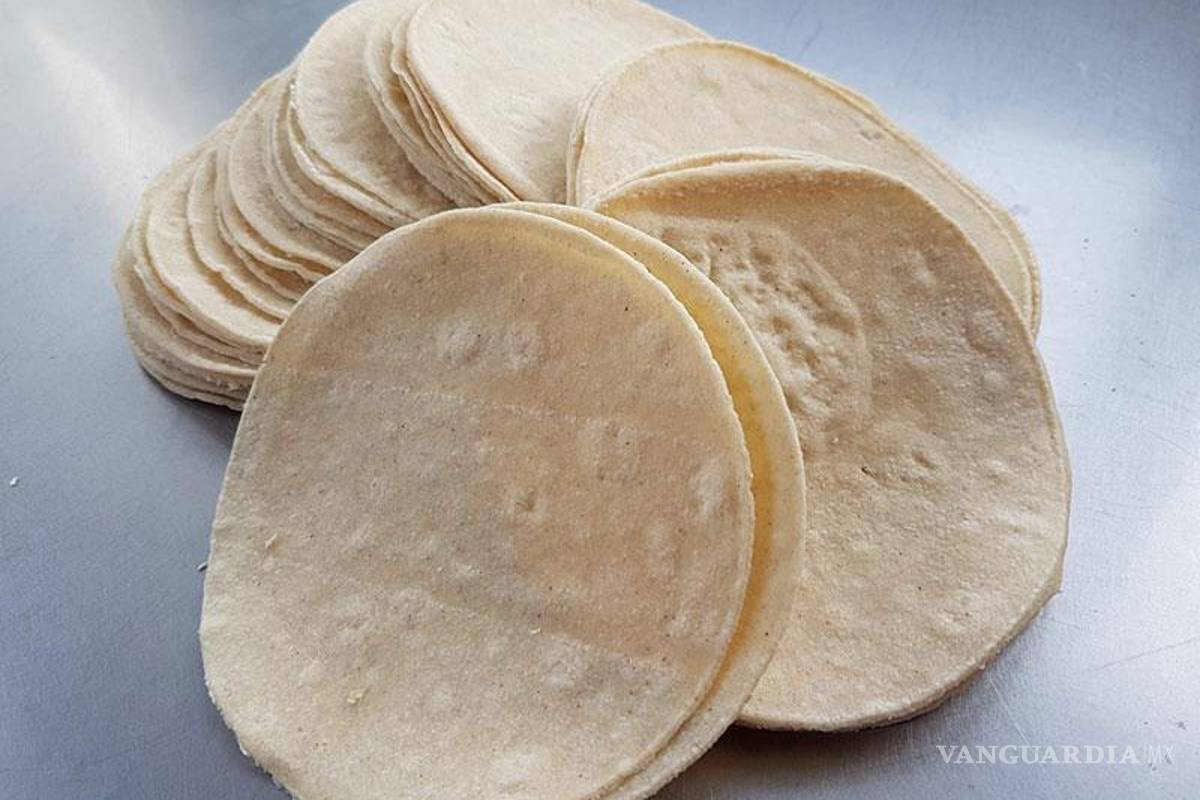 Buscan frenar aumento de la tortilla, imponen arancel del 50% a maíz blanco