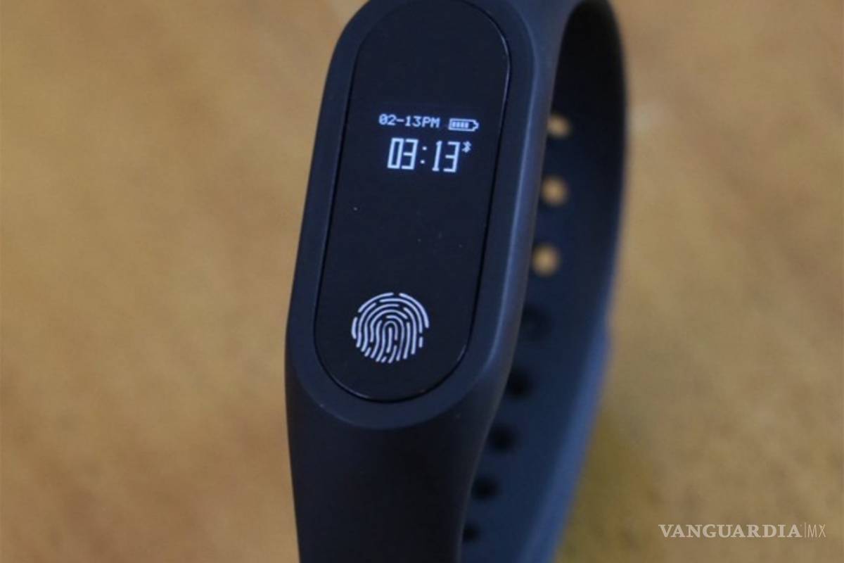 Alumnos de IPN crean pulsera para monitorear salud de abuelitos