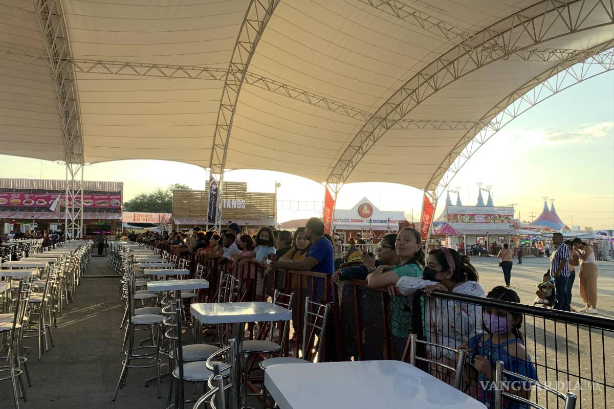 Esperan fans más de 5 horas a Pesado en la Feria de Saltillo