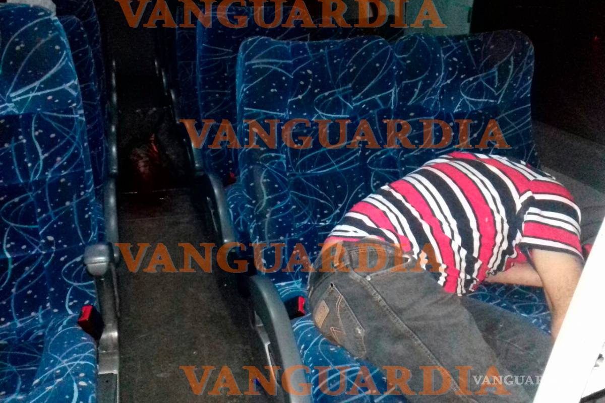 $!Asaltante mata a cómplice para frenar masacre en autobús en Coahuila