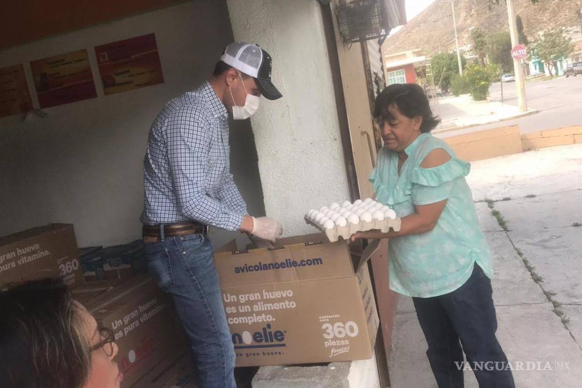 Reparte Alcalde de Saltillo huevo y leche en zonas marginadas de la ciudad y área rural