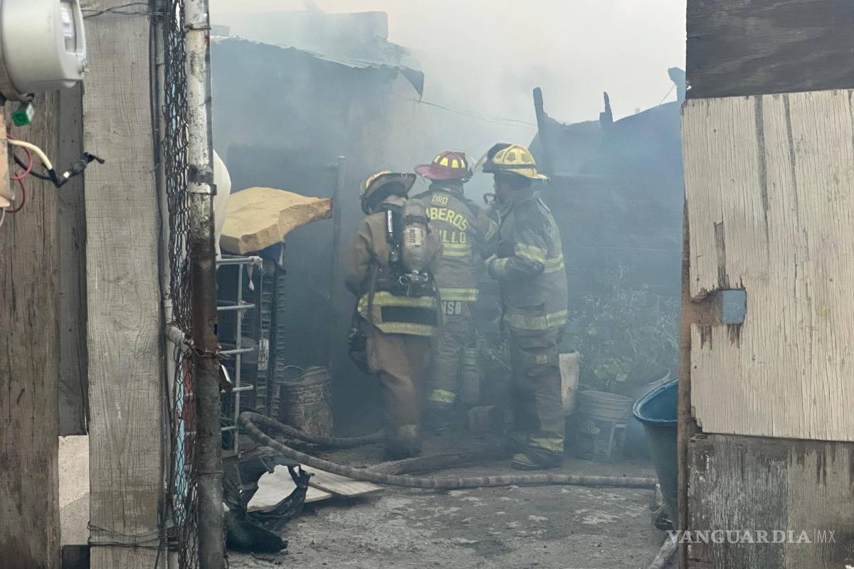 Se incendia arroyo de la colonia Anáhuac y arrasa con un tejabán, en Saltillo