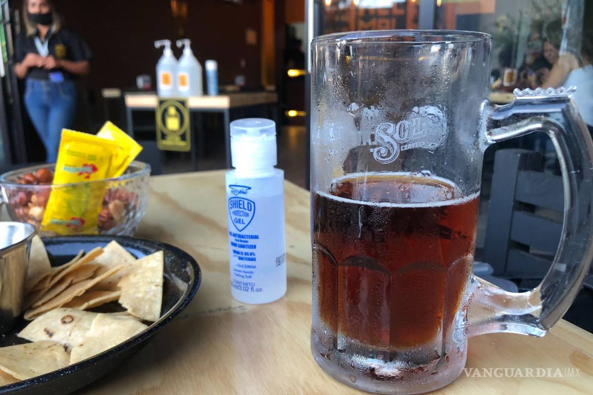 Bares de Saltillo imponen consumo de comida para vender alcohol