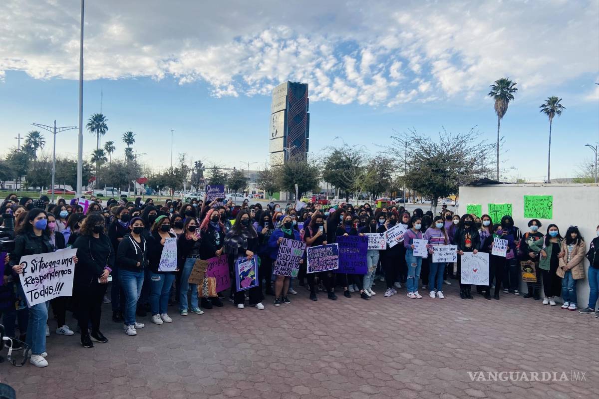 Exigen feministas alto a la violencia contra la mujer en Monclova