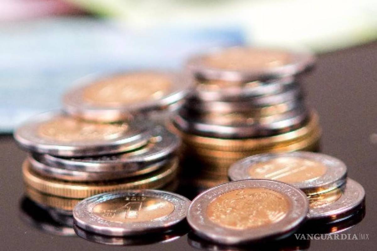 La moneda mexicana cierra con la primera pérdida mensual