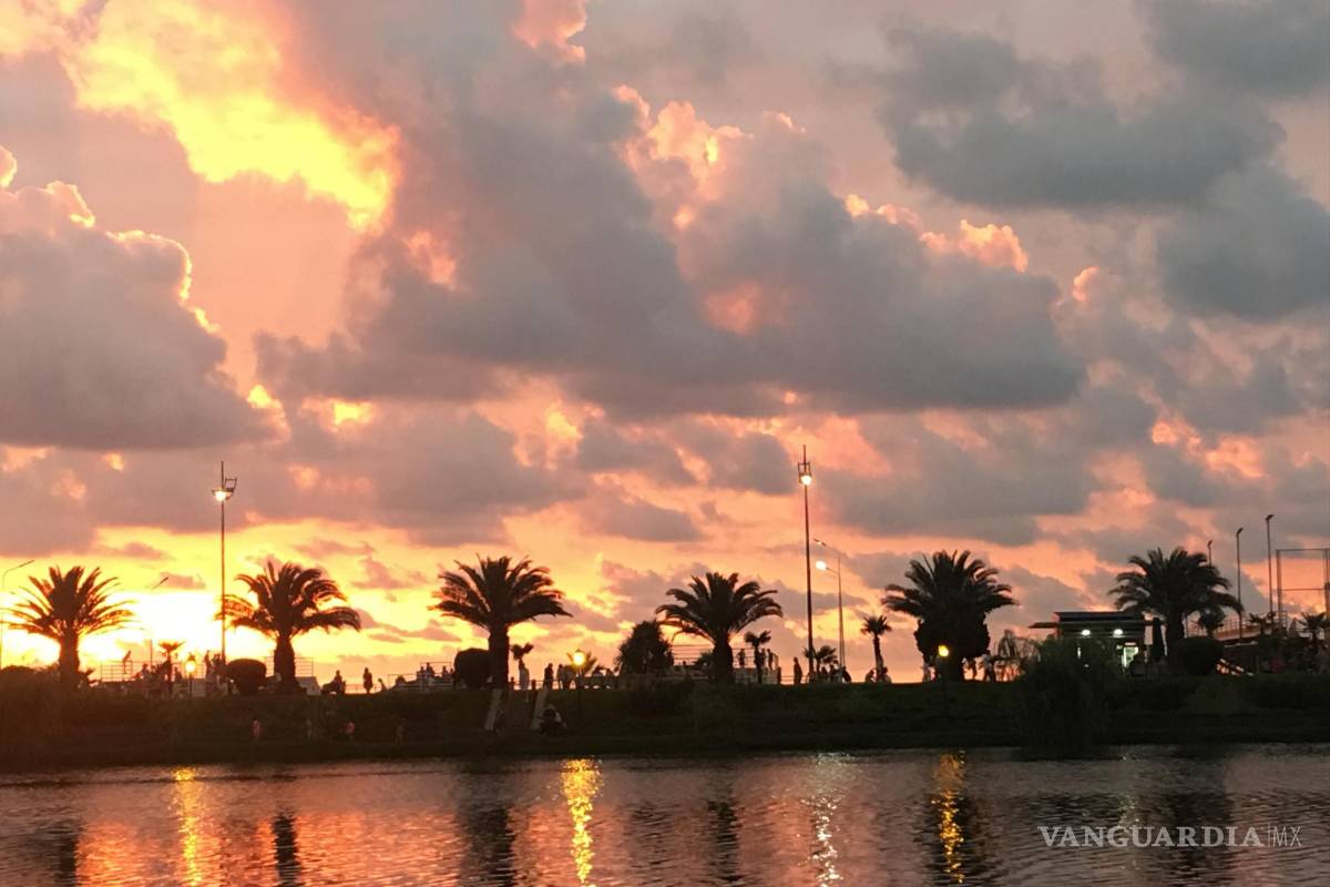 $!Atardecer en la ciudad georgina de Batumi. EFE/Misha Vignanski