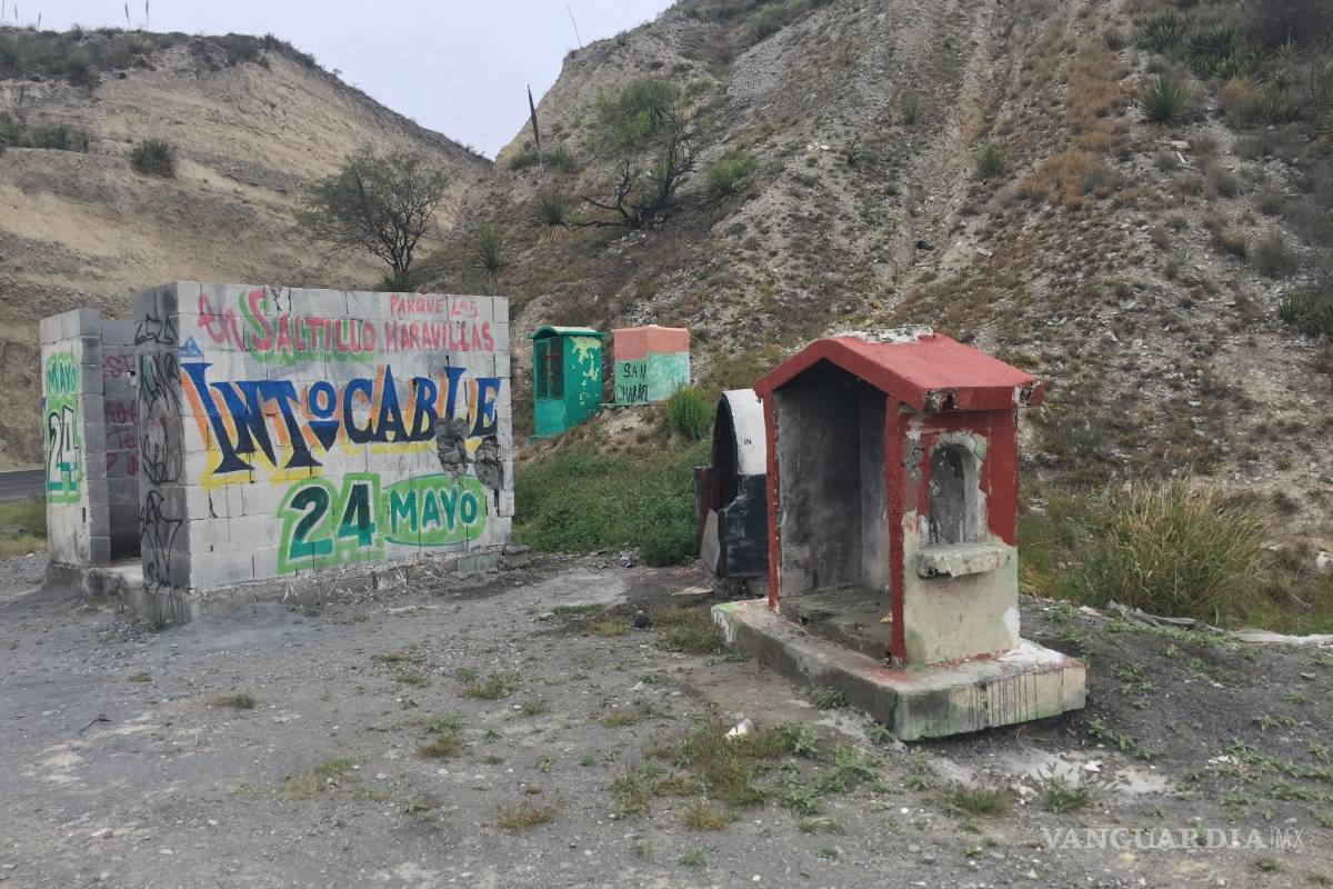Paran para visitar capilla en carretera Monterrey-Saltillo y encuentran cadáver
