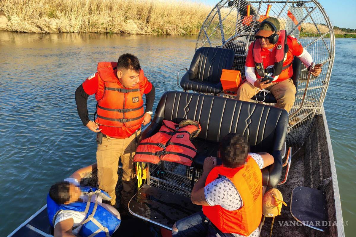 Rescatan a mujer hondureña con 38 semanas de embarazo y a su familia en el río Bravo