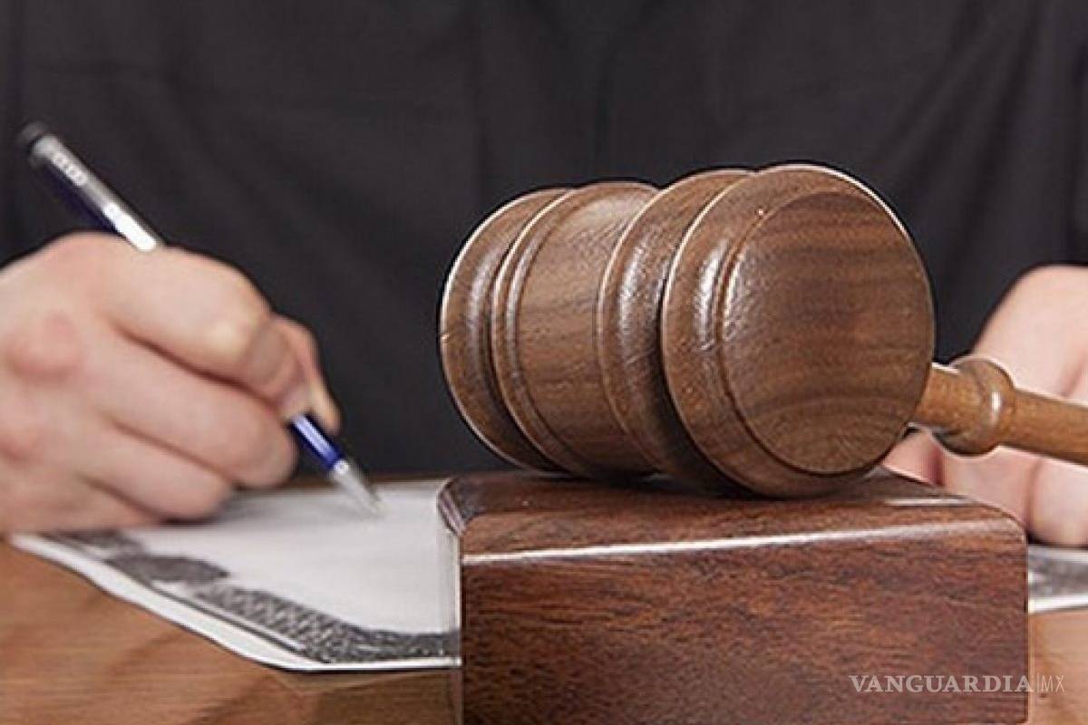 La multan con 50 mil pesos por exhibir a su amante con su esposa, 'por daño moral'