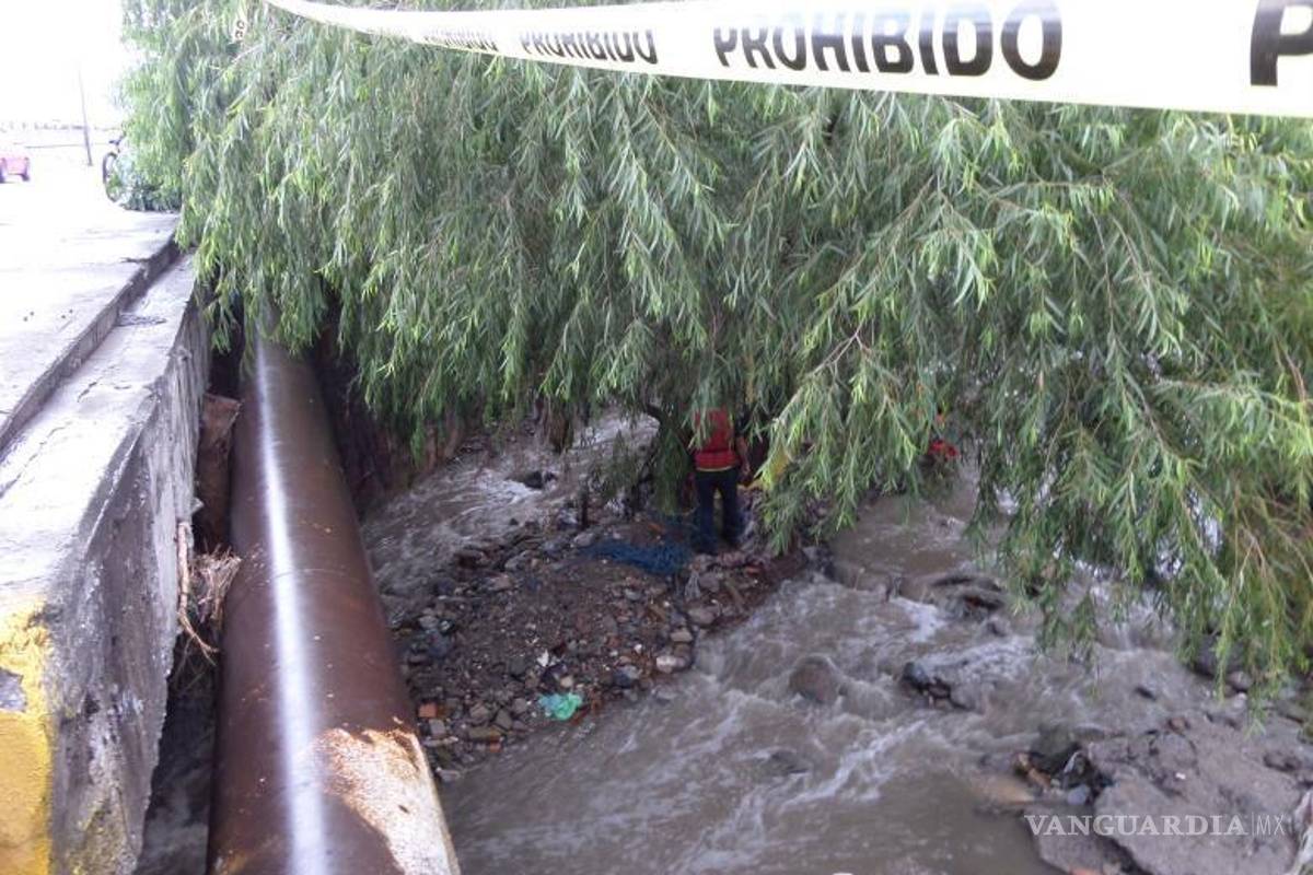 $!Bajo el puente del arroyo se localizó el cadáver de un hombre aún sin identificar.