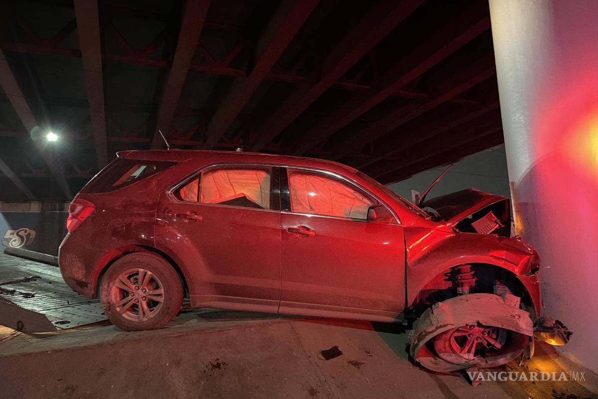 Se estrella contra puente en periférico LEA y resulta lesionado; investigan estado de ebriedad