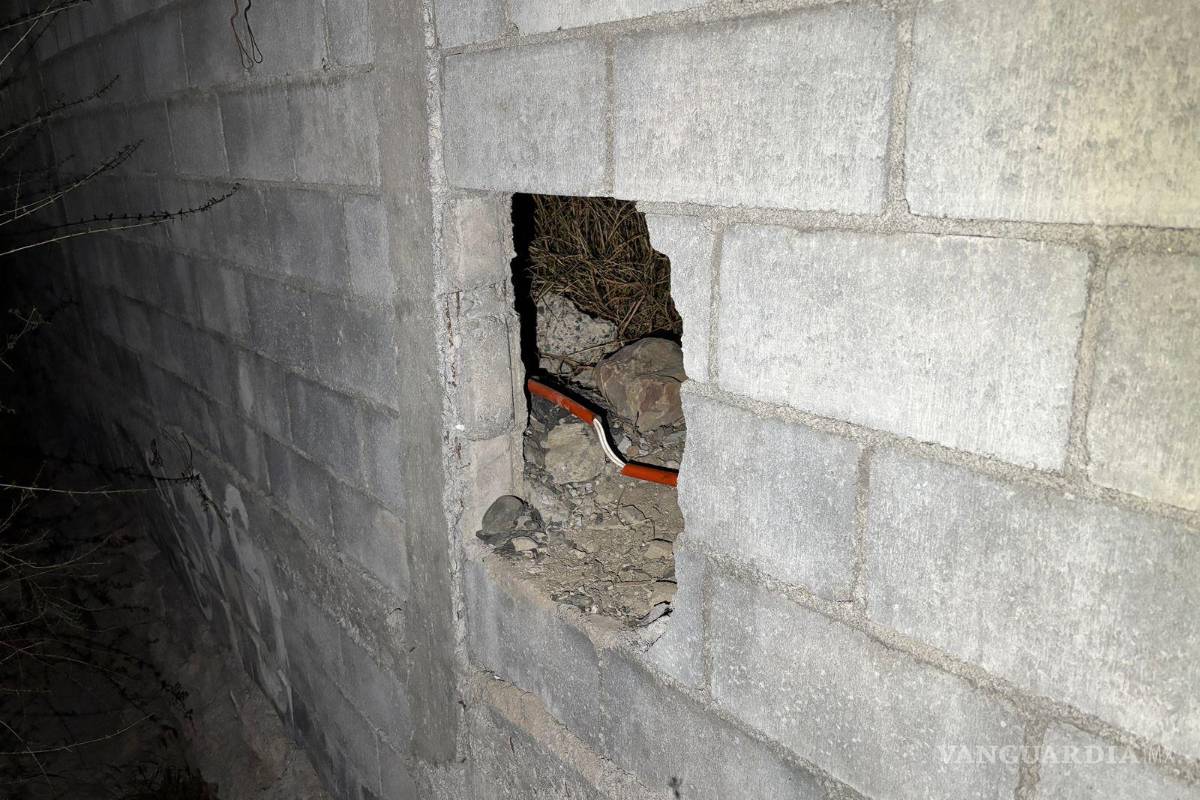 $!El muro dañado, por donde el sujeto ingresó al taller, presentaba un boquete provocado con un mazo.