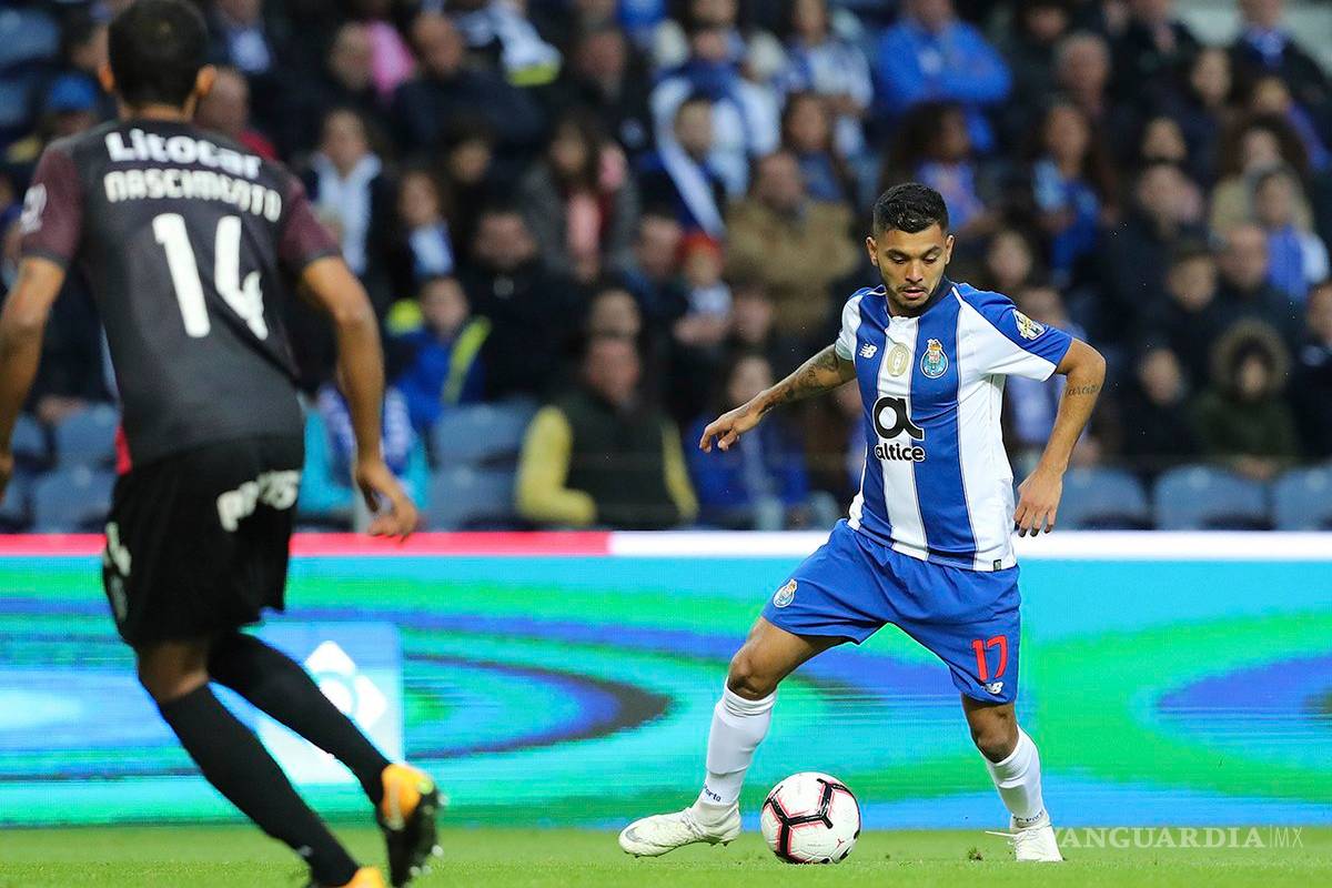 Porto se lleva la mejor parte en el duelo de mexicanos