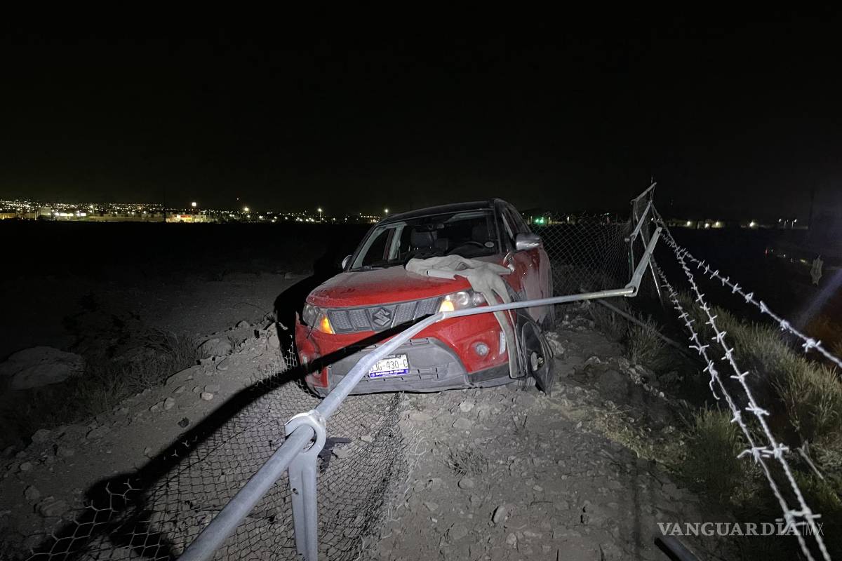 Pierde el control y vuelca hasta chocar al norte de Saltillo; conductor resulta ileso