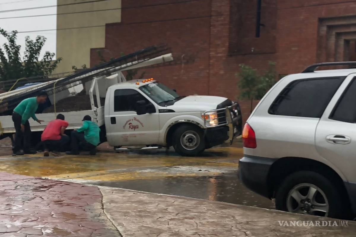 $!Intensas lluvias inundan de nuevo a Torreón, Coahuila