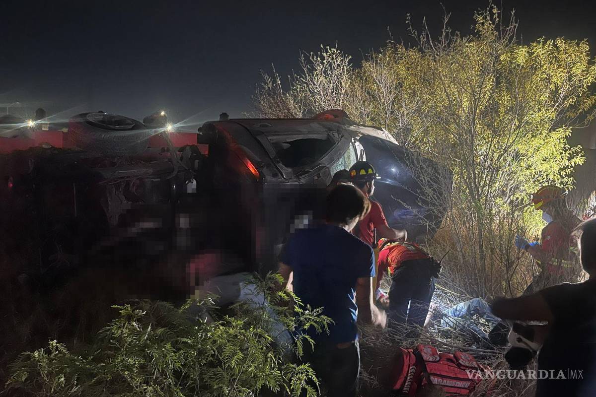 Vuelca conductor ebrio en Ramos Arizpe; su acompañante sufre fractura