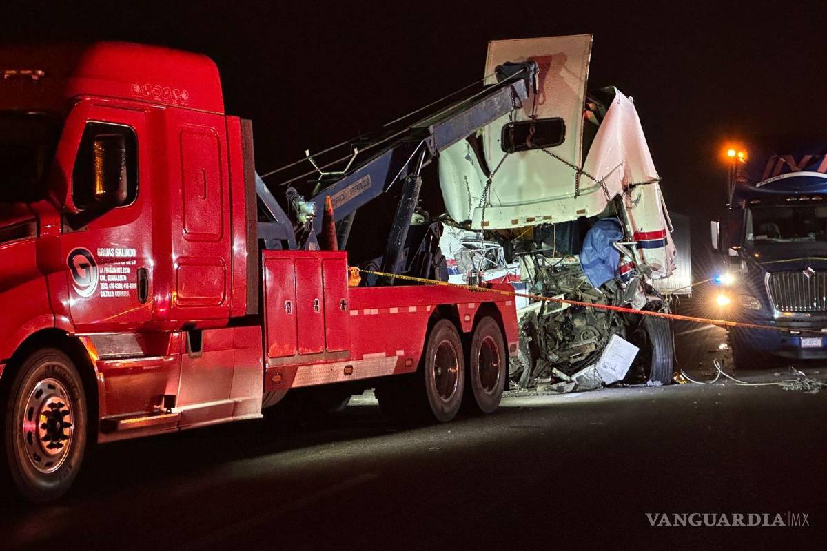 Trailero dormita y muere prensado al impactarse contra tractocamión en carretera a Carbonera