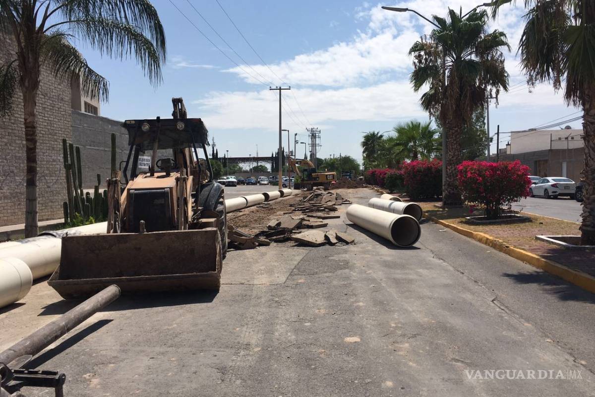 $!Instala Simas Torreón tubería sanitaria en el sector de El Fresno