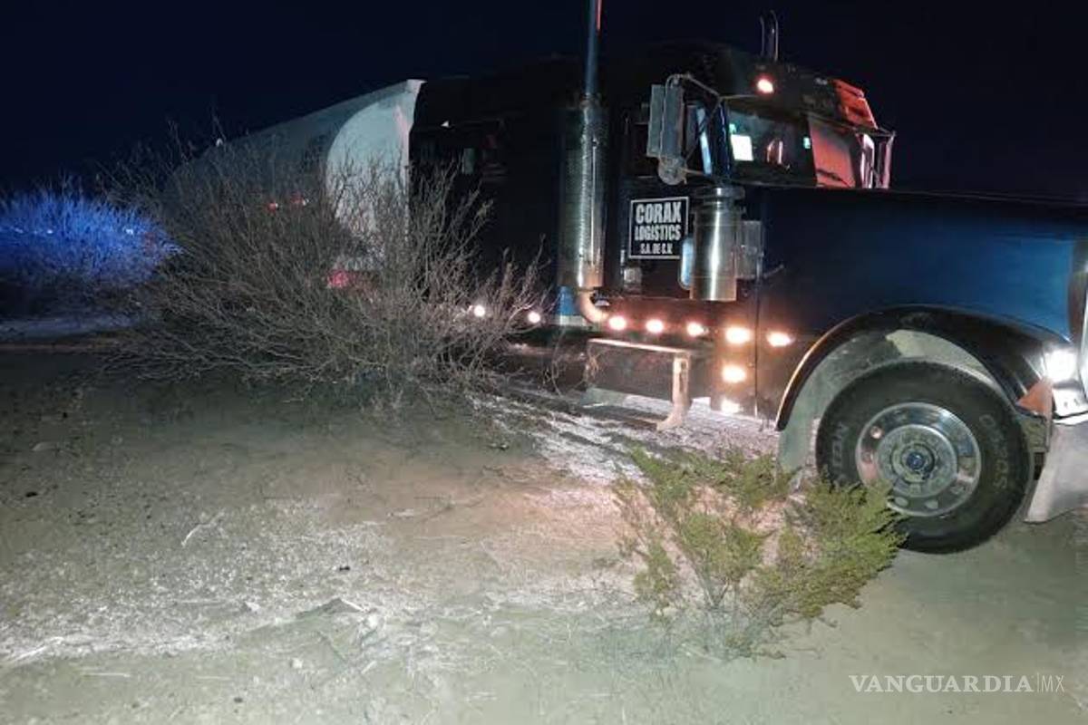 Hallan pipa abandonada con diésel en la carretera Saltillo-Torreón