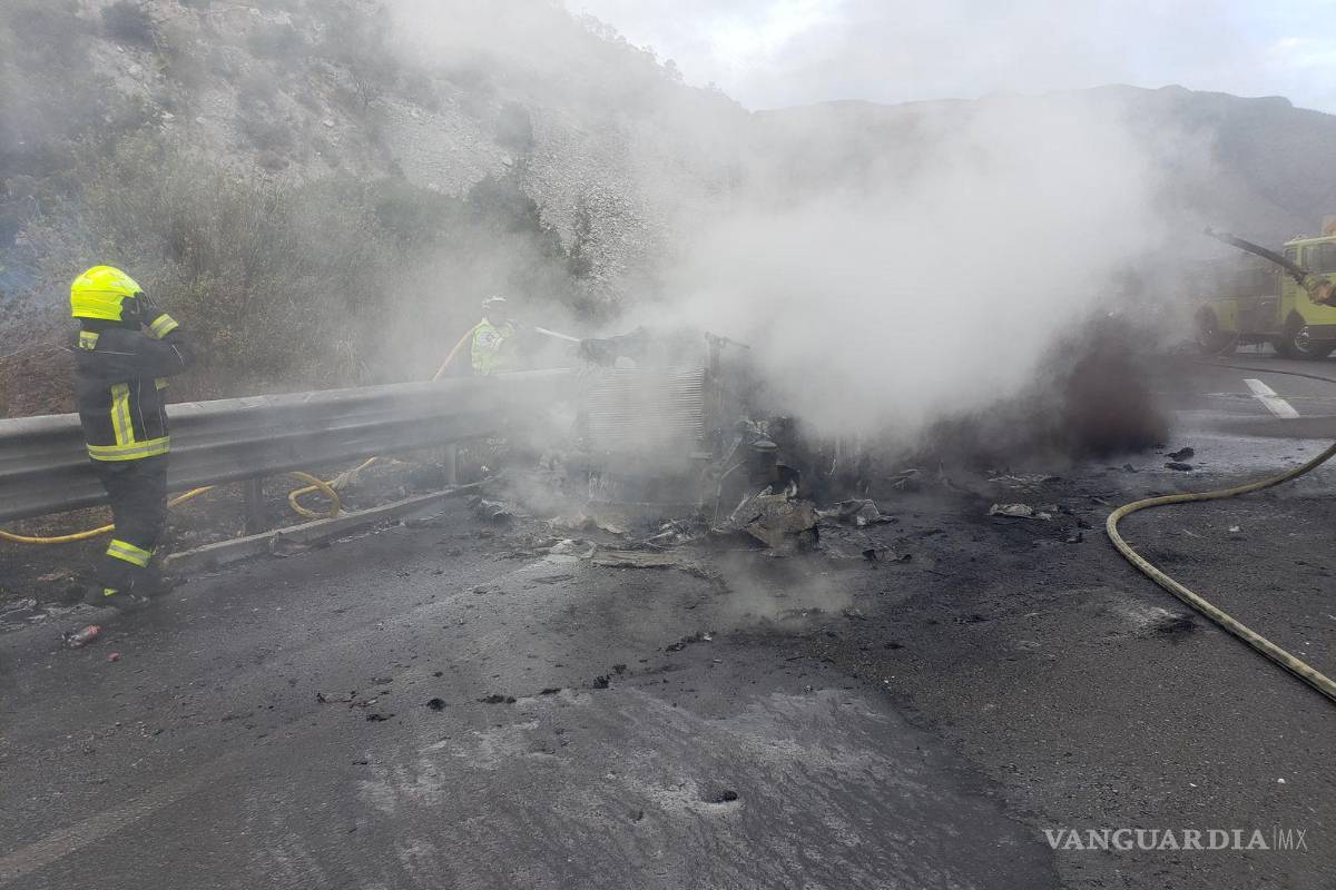 Incendio de tráiler afecta circulación en tramo Saltillo-Los Chorros
