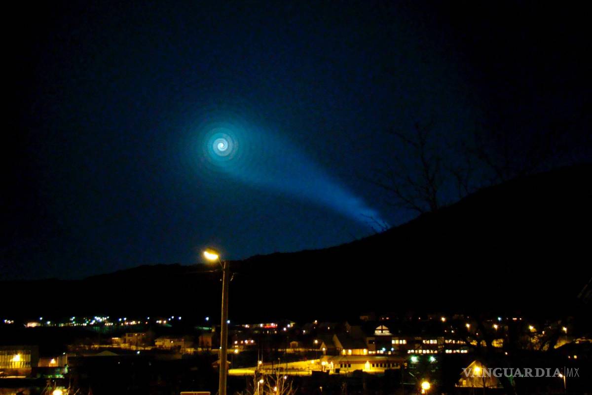 $!Un extraño efecto lumínico visto en 2009 sobre la base militar de Skjold, en el norte de Noruega.