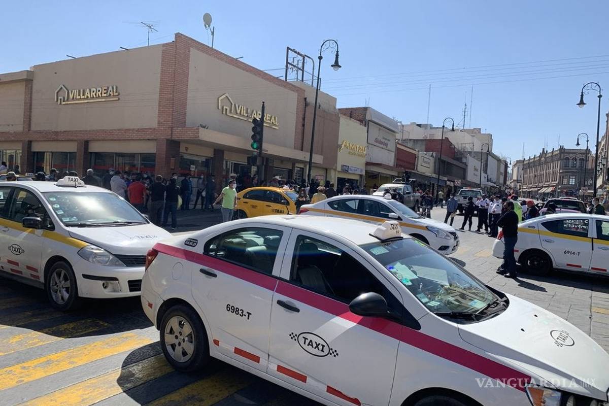 Amagan taxistas en Congreso de Coahuila con realizar más bloqueos en Saltillo