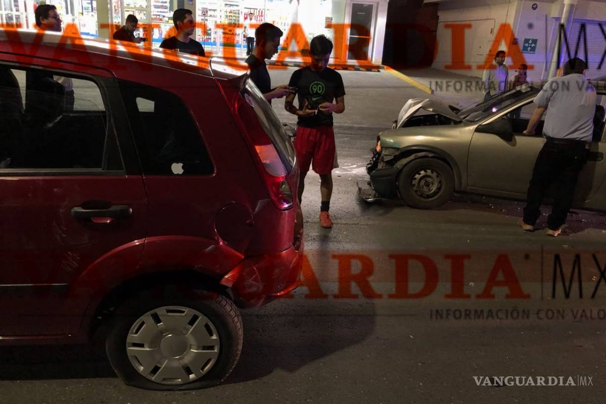 Choque por alcance deja mujer lesionada en Saltillo