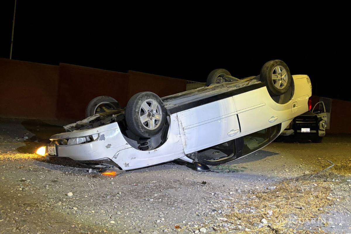 $!El automóvil fue trasladado a un corralón, donde permanecerá hasta que se cubran las multas correspondientes.