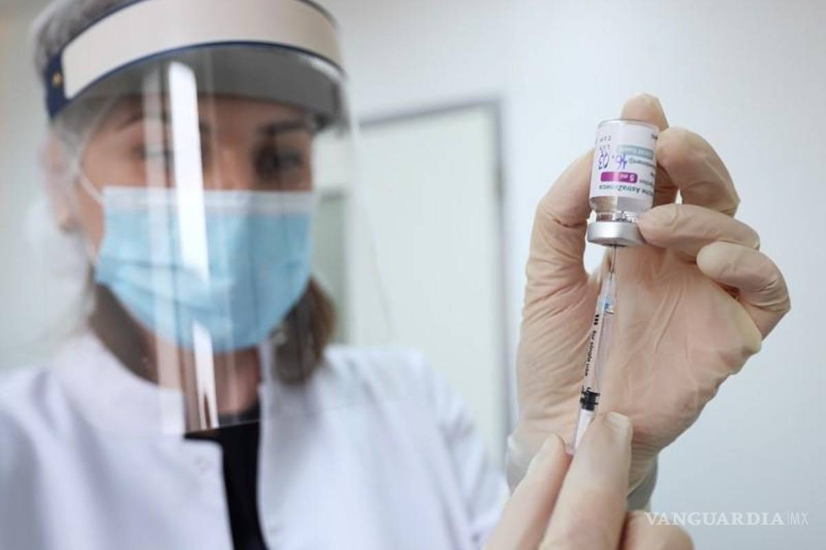 Aún no hay pruebas de que vacunas no protejan contra enfermedad grave por Ómicron: Oxford