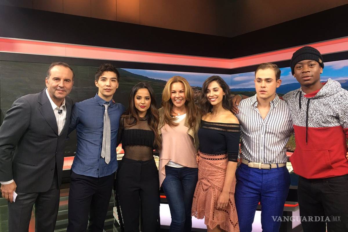 Esteban Arce gana premio de periodismo y desata polémica en redes sociales