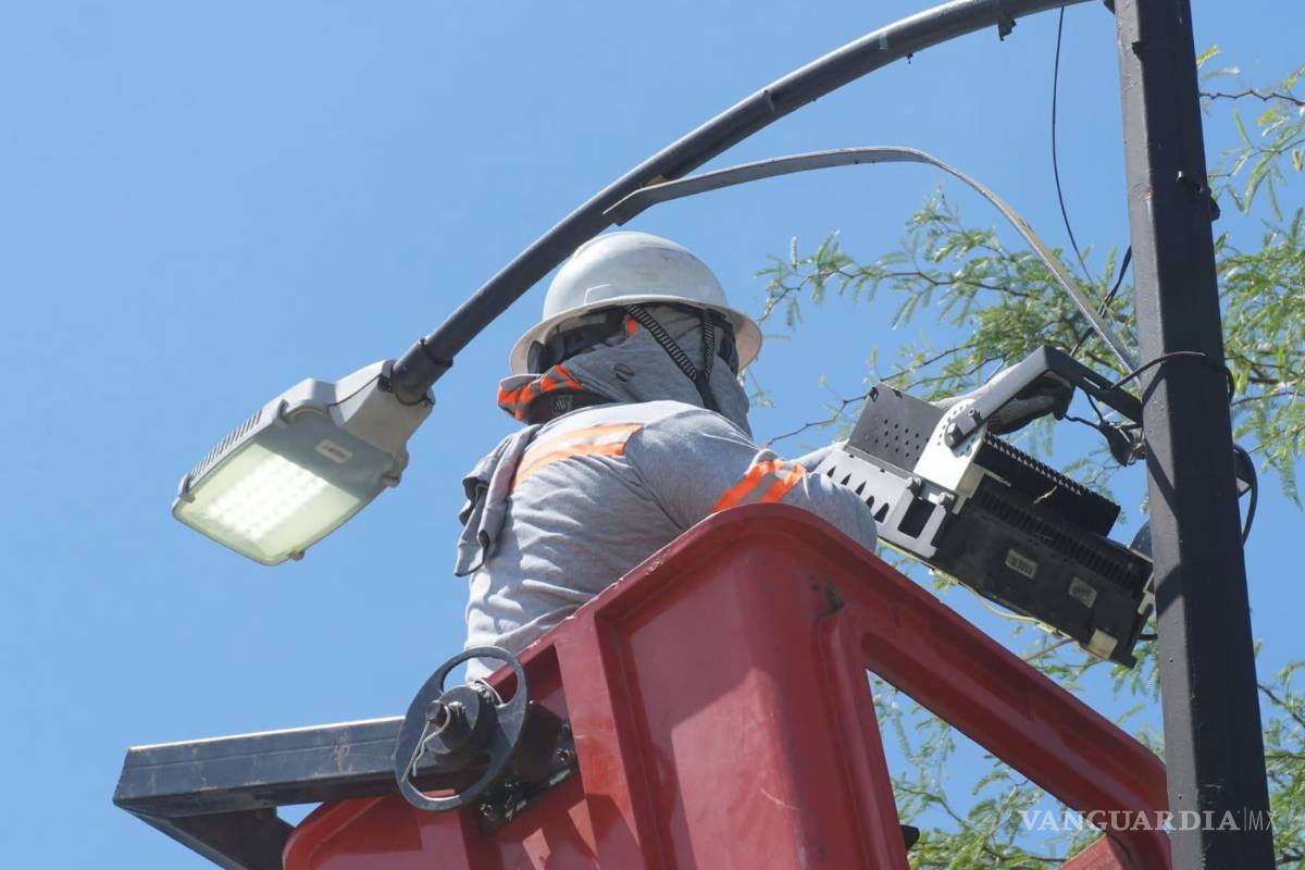 Restablecen en Torreón más de 2 mil 500 luminarias dañadas por lluvias