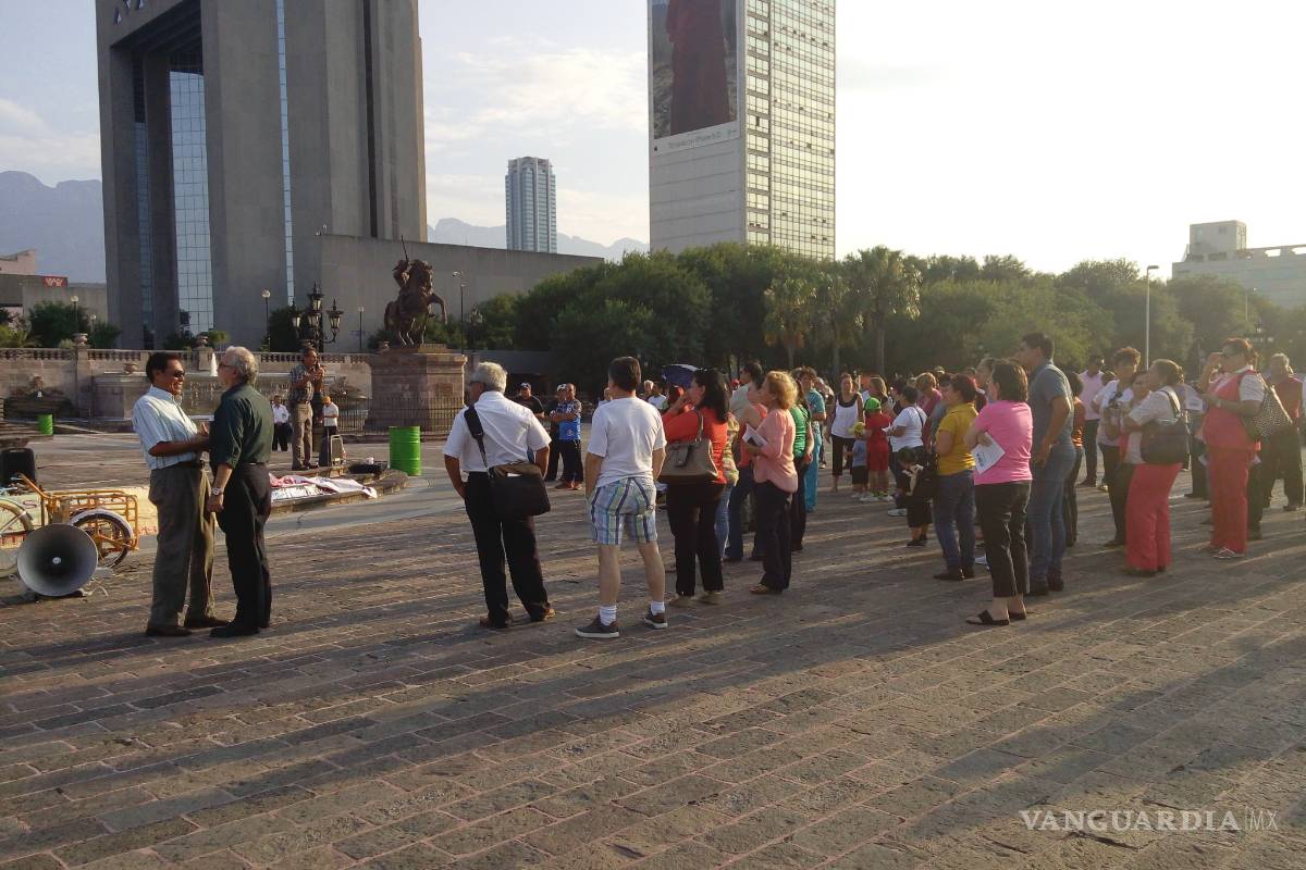 Protestan maestros en Nuevo León por Reforma Educativa