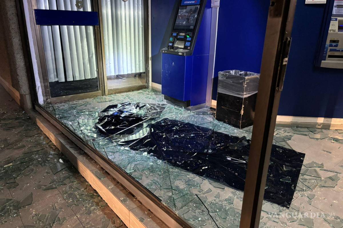 Sujeto en aparente estado tóxico destruye cajero automático y negocios al norte de Saltillo