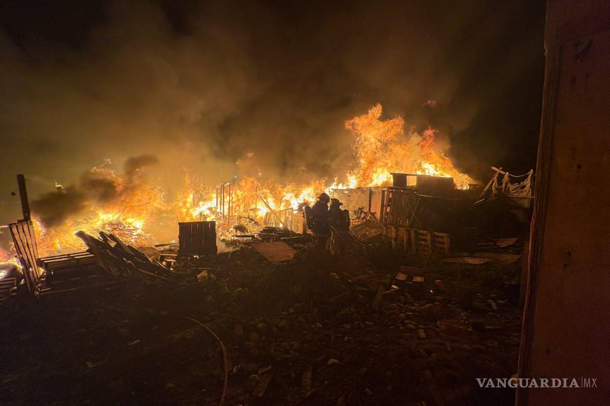 Incendio consume cuatro tejabanes en Ramos Arizpe; sospechoso merodeaba la zona