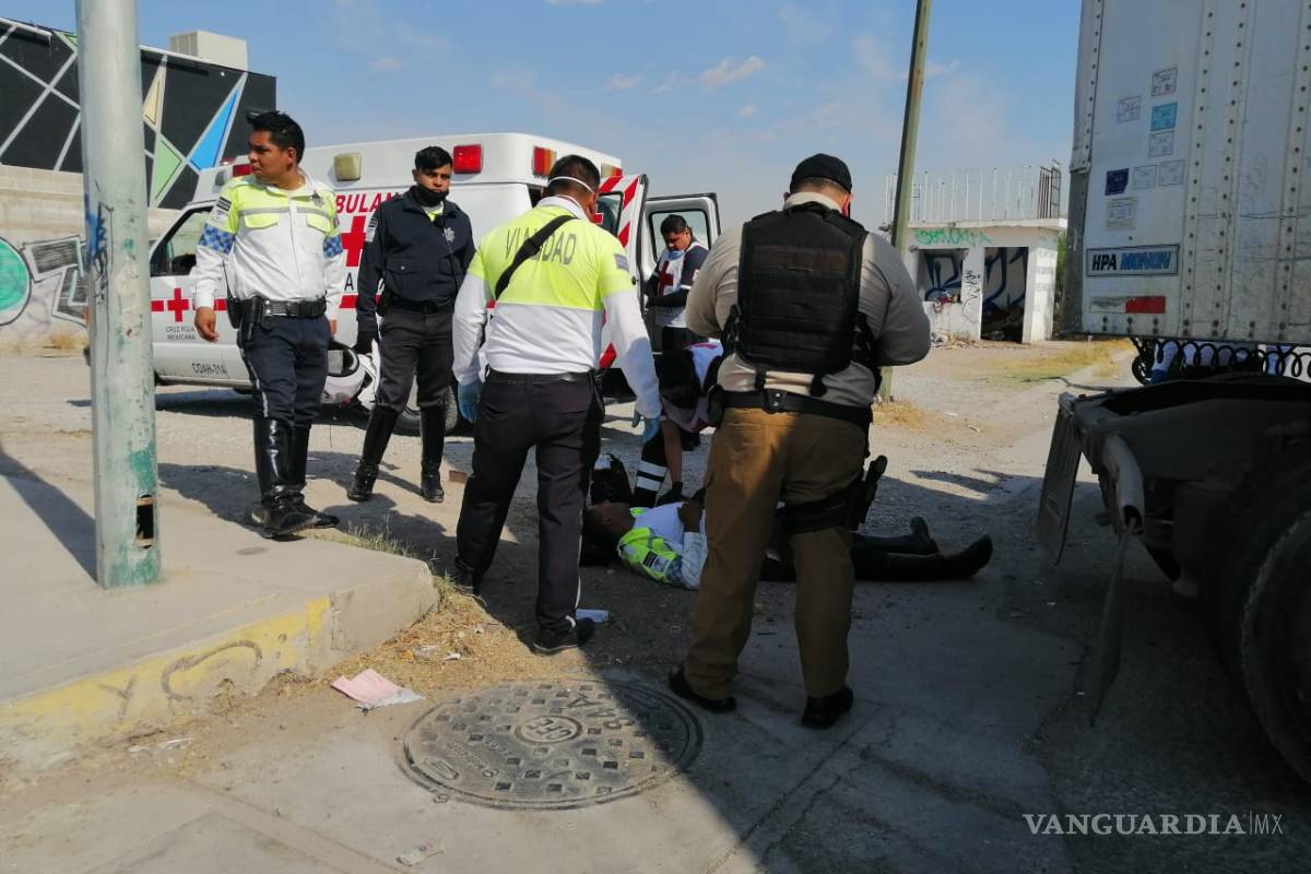 Tráiler arrolla a agente vial en la carretera Torreón – Matamoros