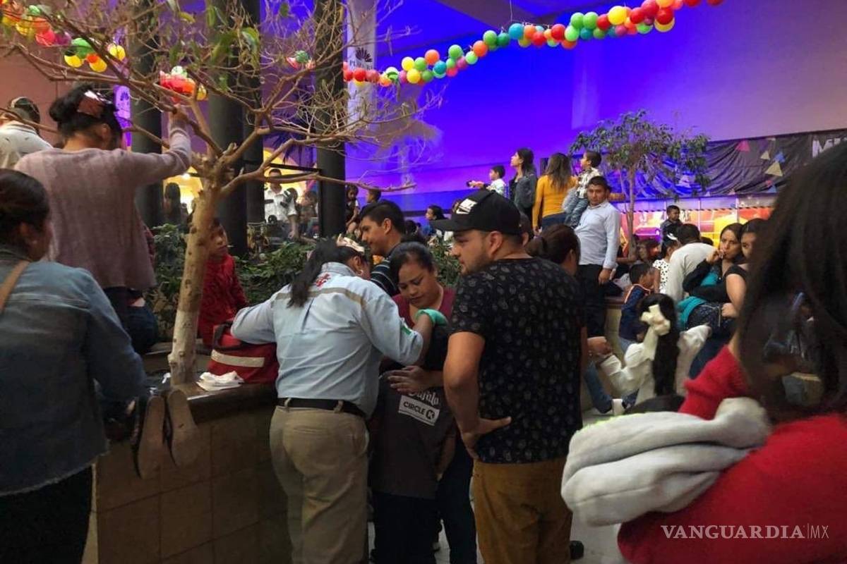 Niños querían ver a Bely y Beto; resultan lesionados durante encendido del Pino en Saltillo