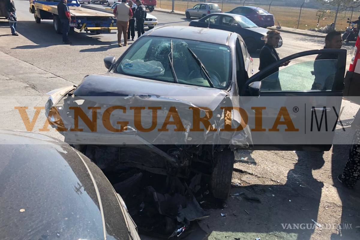 Choque en colonia de Saltillo deja 3 lesionados, entre ellos una embarazada