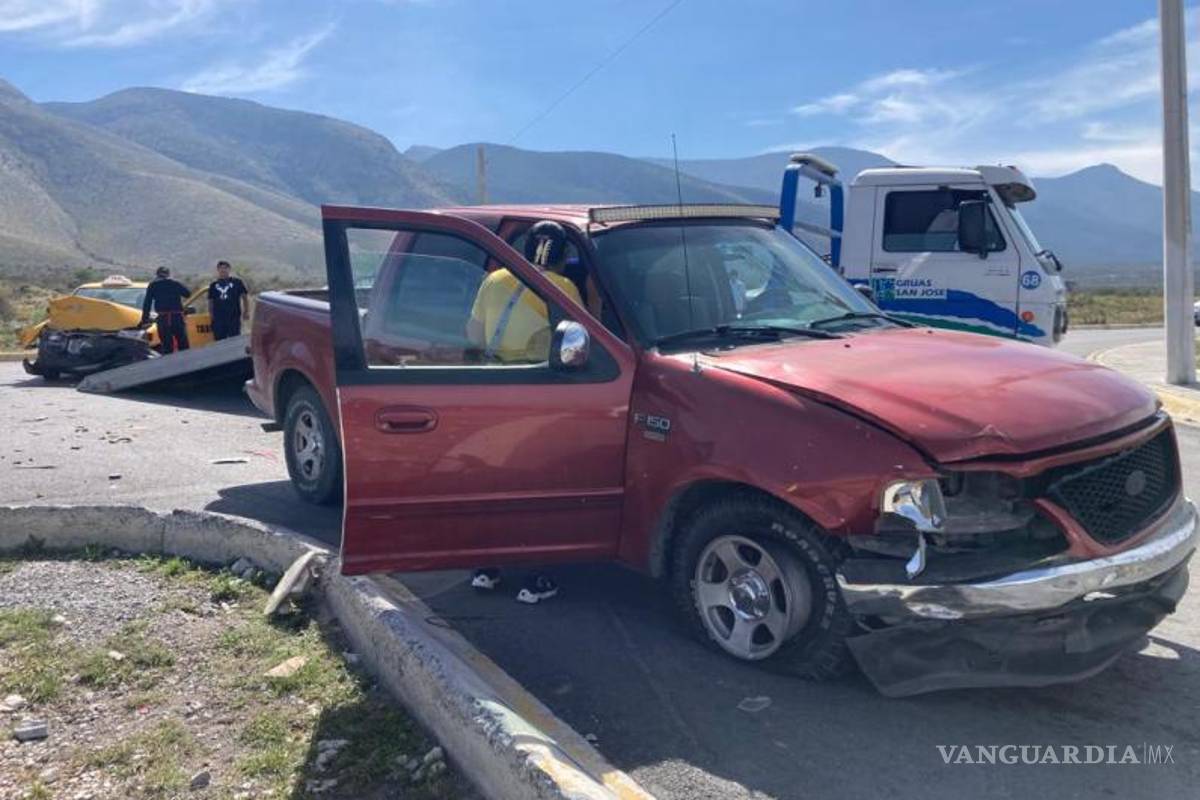 $!El accidente dejó herida a una pasajera de la camioneta, llamada Carolina N., quien sufrió lesiones graves.