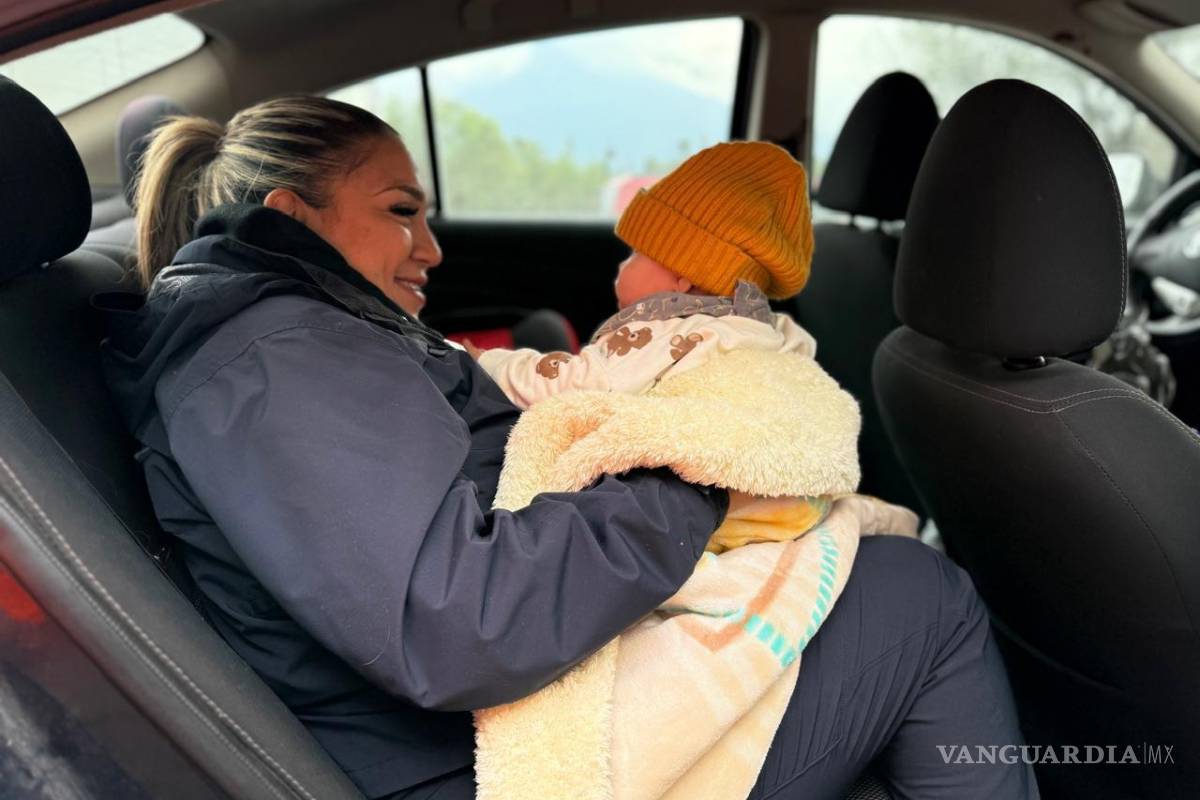 Abandona a bebé en el auto durante 20 minutos para buscar gasolina en Nuevo León